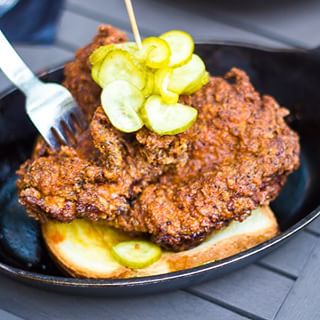  : Happy Hour? YES PLEASE! #ThatFriedChickenTho 