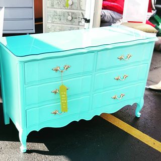   The World's Easiest way to Support a Charity: This weekend, shop my fav items at @randolphmarket (marked w/my ribbons) and a percentage of the price will go to benefit @CulinaryCare! (This dresser is from Penélope Pumpernickel) #Tastemakers2015 #ChoiceforCharity2015 