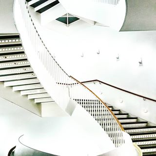  POP ART, IGers favorite, will only be around for one more week! Yet another reason to visit this museum... And this staircase. Happy Monday! 